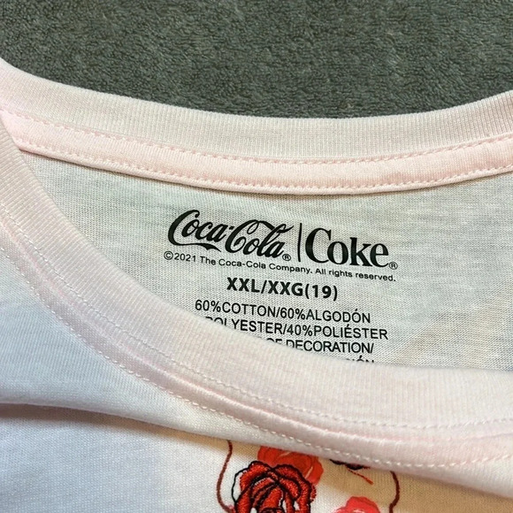 Coca- Cola Crop Top | Coca-Cola | Graphic Tee | Flowers | Pink Crop Top - Picture 4 of 6